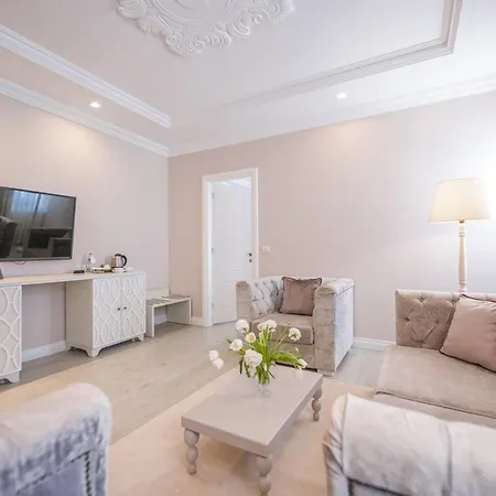Flower & 5* Golem (Tirana)