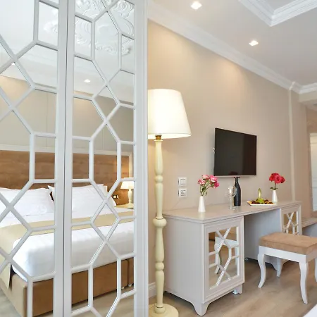 Flower & Hotel Golem (Tirana)