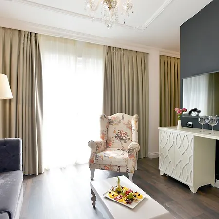 Hotel Flower & Golem (Tirana)