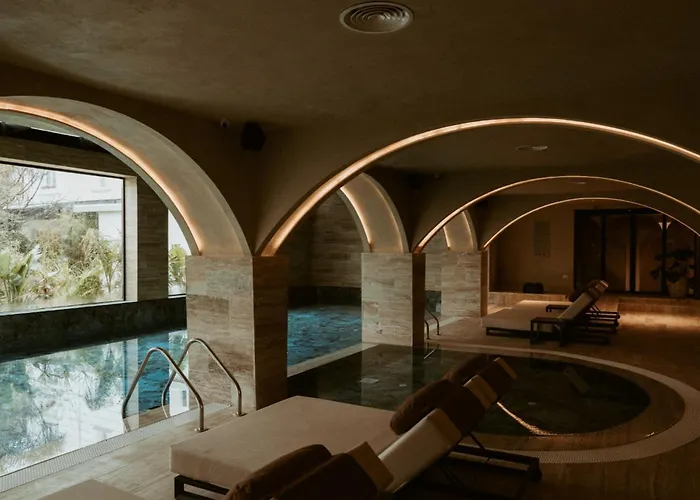 Flower & Hotel Golem (Tirana)