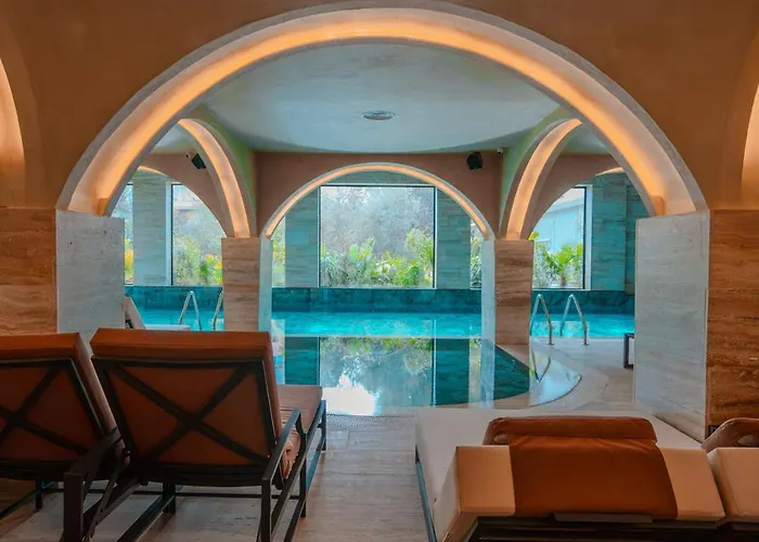 Flower & Hotel Golem (Tirana)